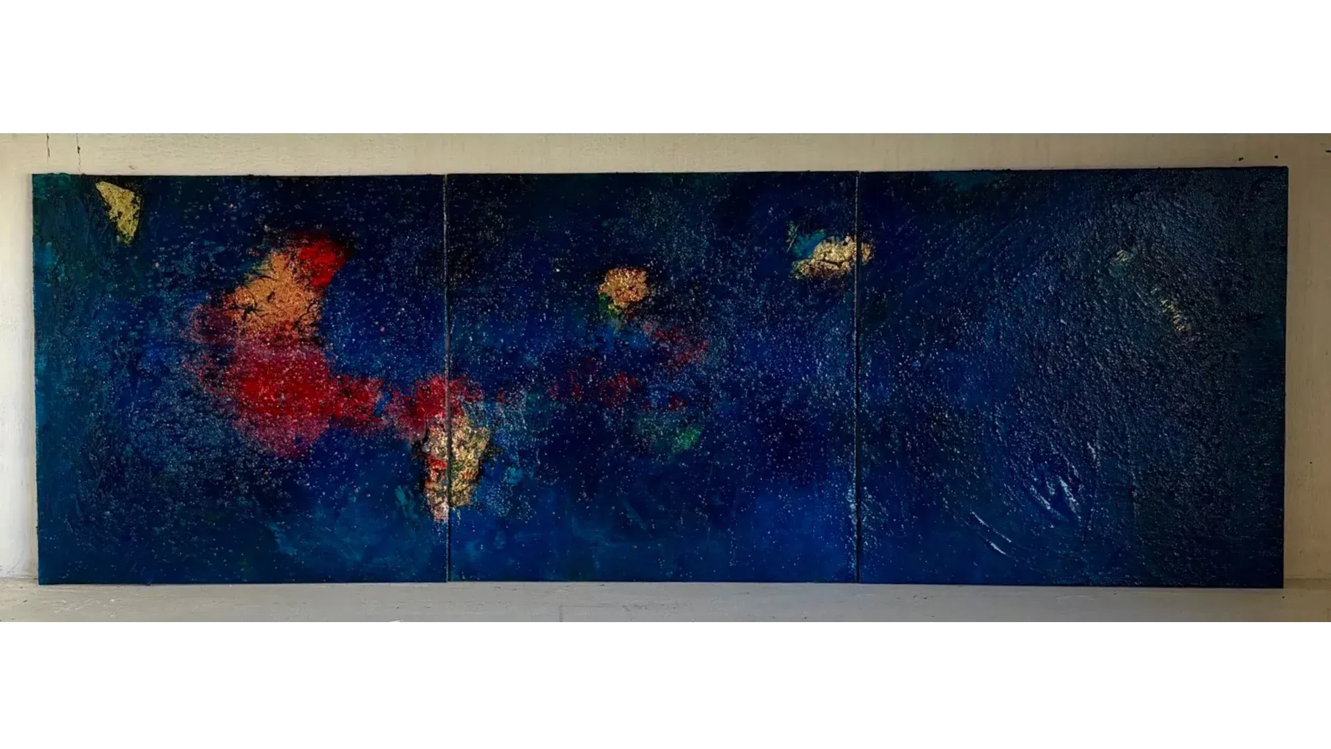 The Awakening — acrylique et pastels sur toile 25 × 25 cm (3 panneaux), MORIS · Unfocus Art (2025)